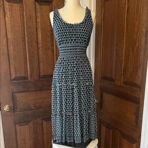 Max studio scooped next sleeveless dress blue geo pattern size XS
